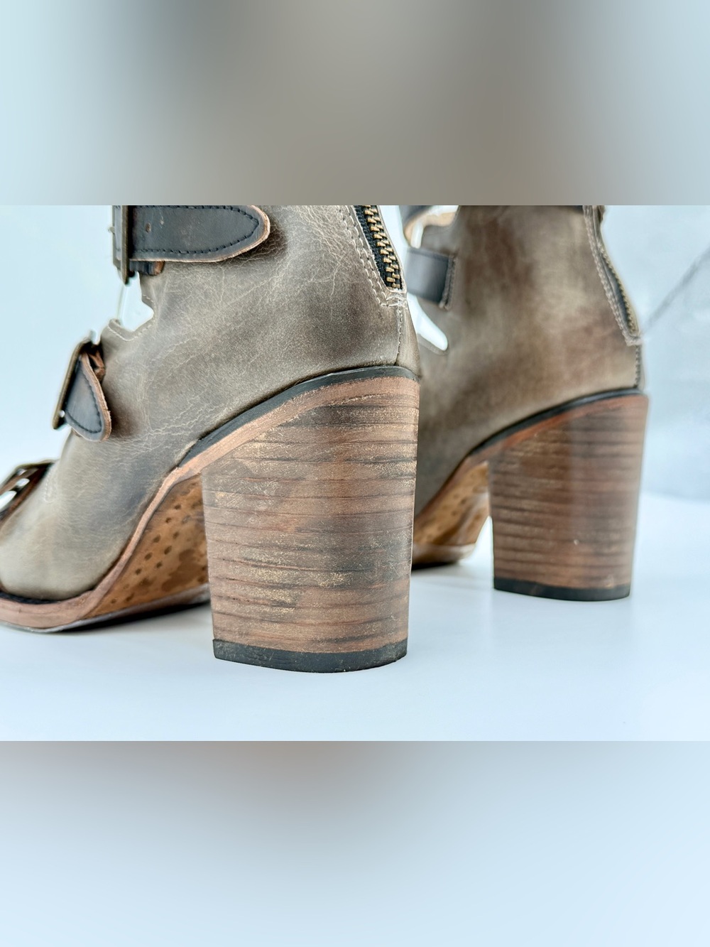 Freebird by Steven Bond Stone Leather Gladiator Buckle Sandals | Size 8 NWOB - Picture 8 of 14